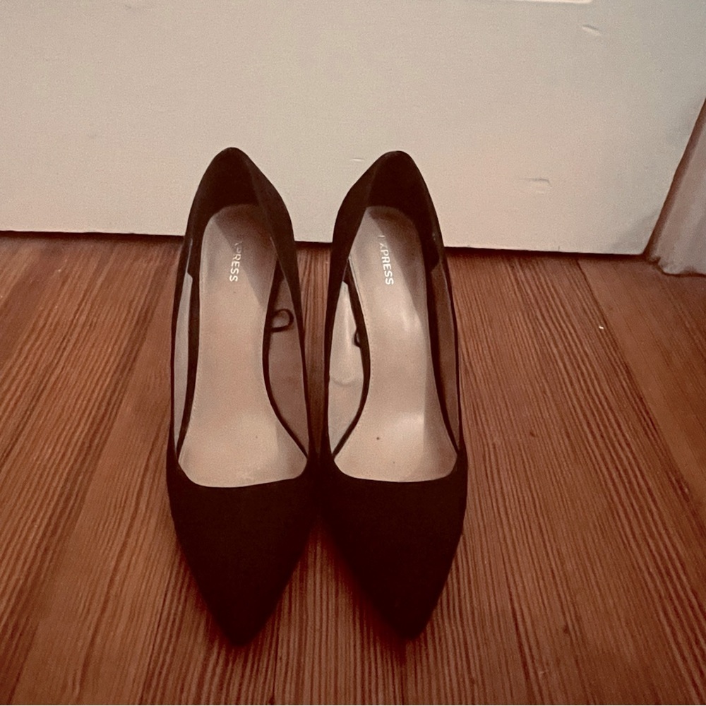 Black wedge heels